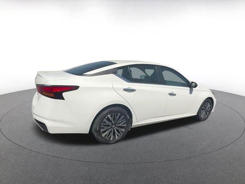 Used 2025 Nissan Altima 2.5 SV image 15