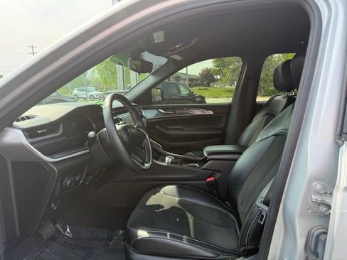 Used 2021 Jeep Grand Cherokee L Laredo image 9