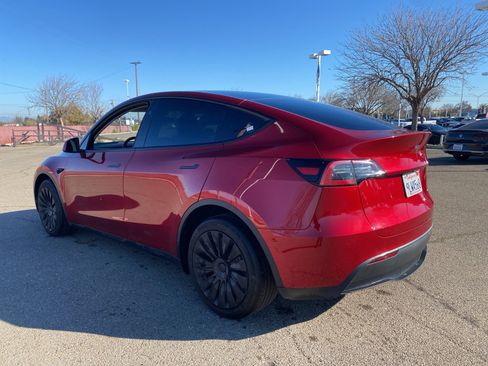 Used 2024 Tesla Model Y Long Range image 6