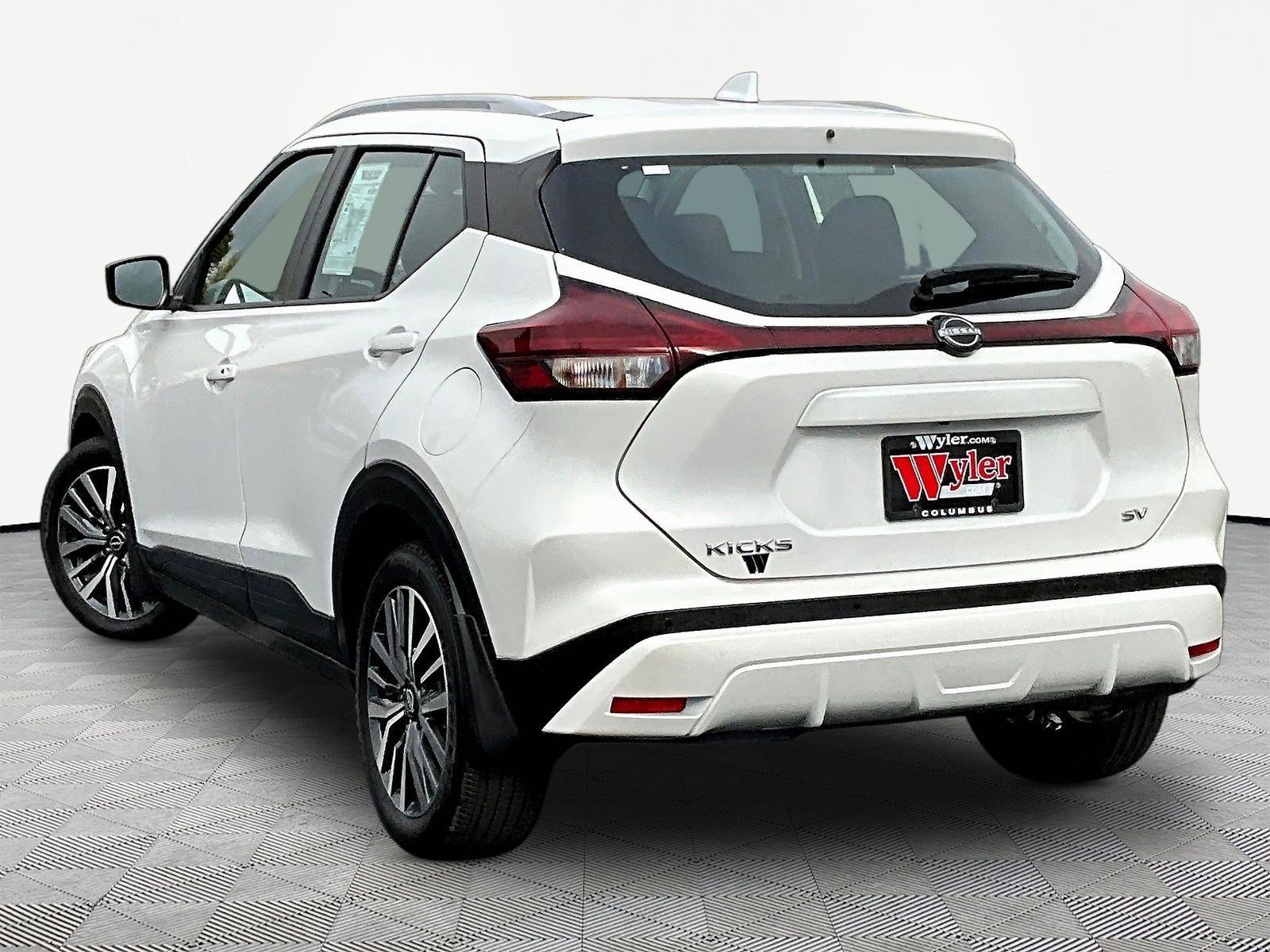 Used 2024 Nissan Kicks SV FWD image 4