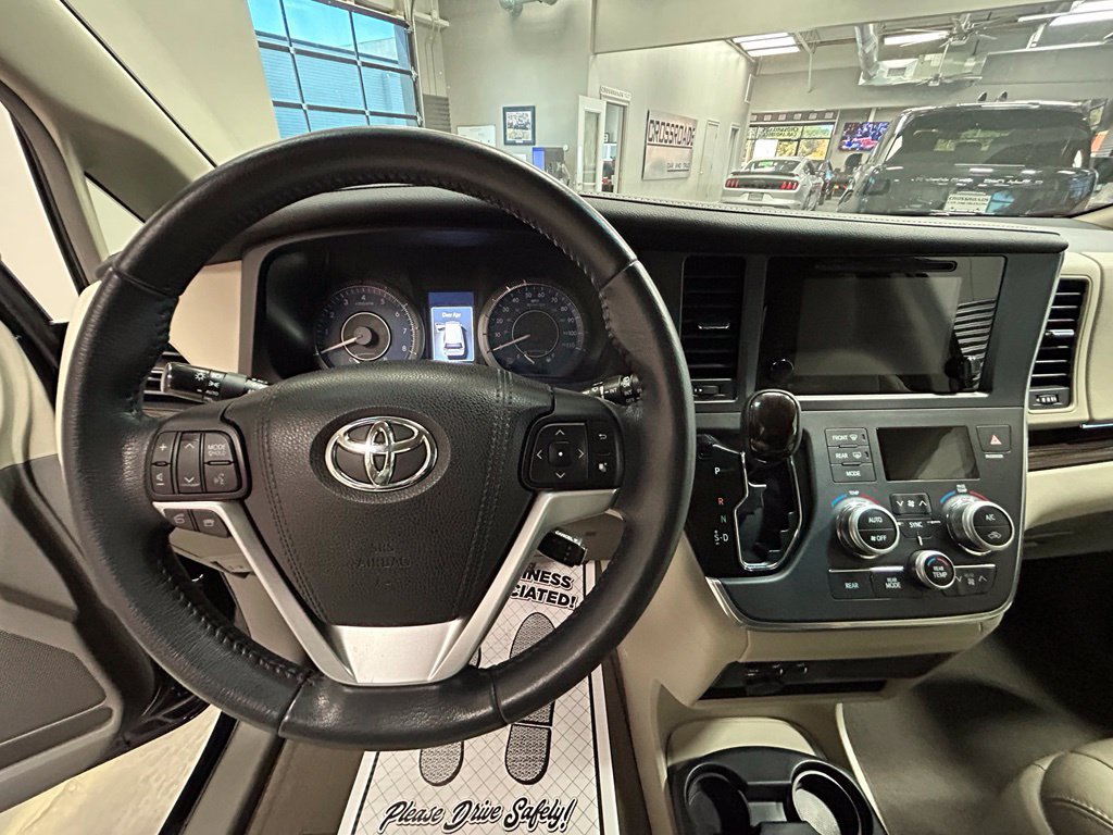 Used 2017 Toyota Sienna XLE FWD image 11