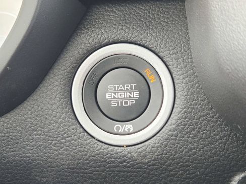 Used 2023 RAM 1500 Laramie AWD/4WD image 34