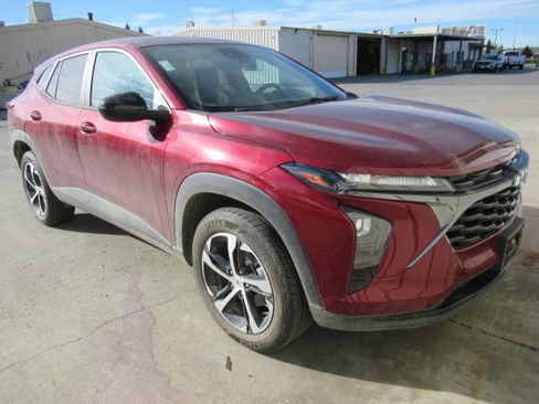 Used 2025 Chevrolet Trax RS w/ Driver Confidence Package image 3