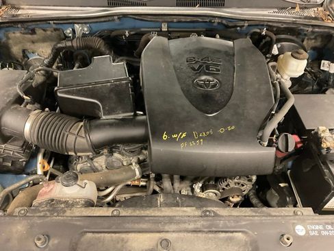 Used 2019 Toyota Tacoma Limited image 14