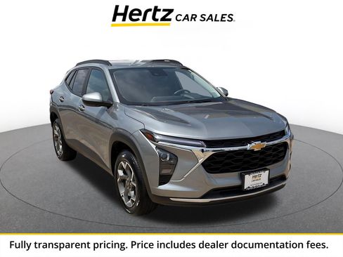Used 2025 Chevrolet Trax LT FWD image 1