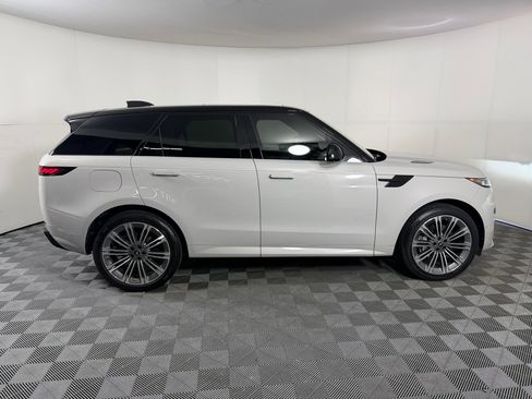 Used 2025 Land Rover Range Rover Sport Dynamic SE AWD/4WD image 8