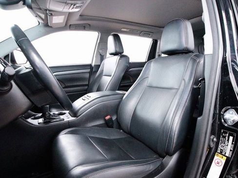 Used 2017 Toyota Highlander Limited image 24