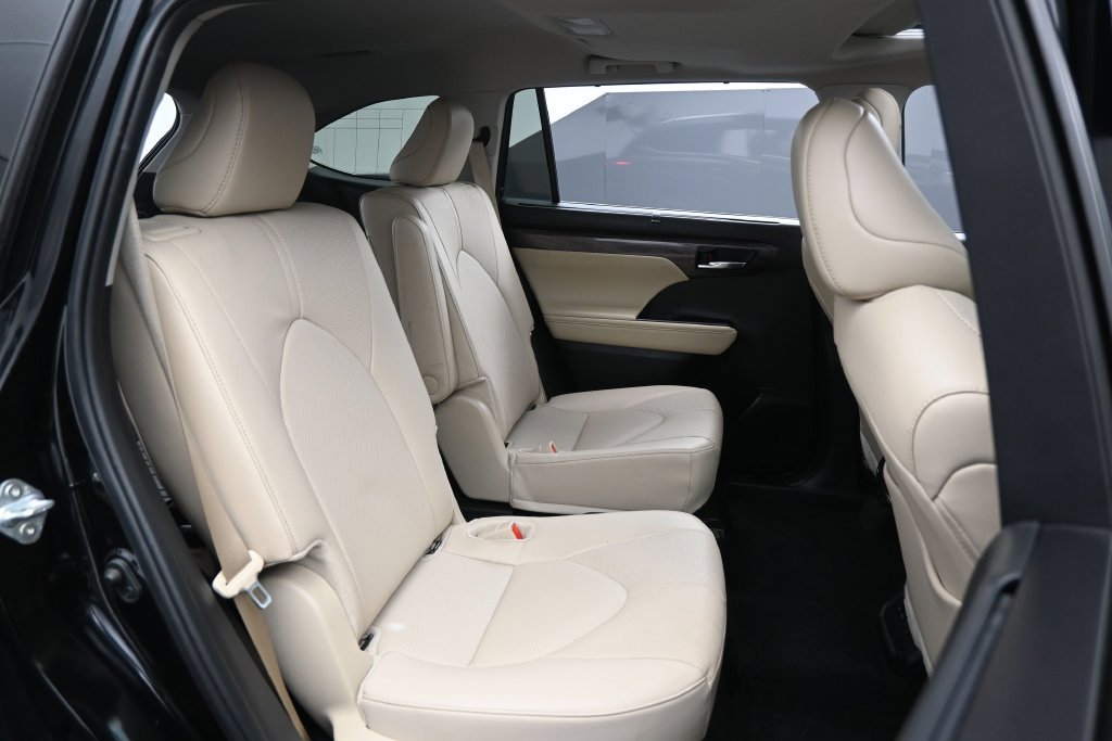 Used 2024 Toyota Highlander Limited AWD/4WD image 18