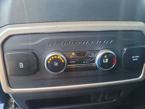 Used 2024 Ford Expedition XLT RWD image 19
