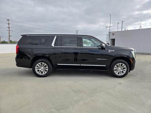 Used 2025 GMC Yukon XL Denali image 2