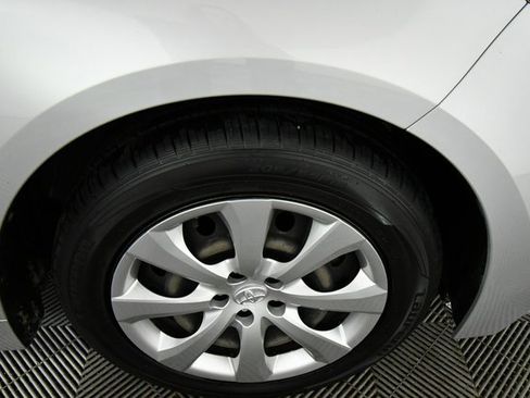 Used 2021 Toyota Corolla LE image 17