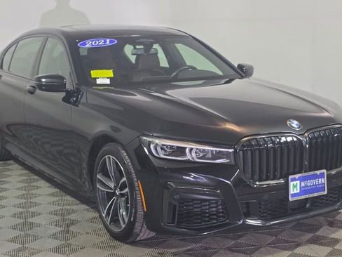 Used 2021 BMW 750i xDrive w/ Luxury Rear Seating Package image 9