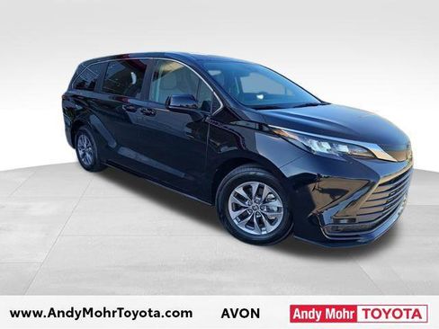 Certified 2024 Toyota Sienna LE image 1