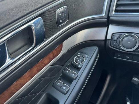Used 2018 Ford Explorer Platinum AWD/4WD image 27