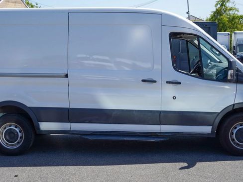Used 2018 Ford Transit 250 148 Medium Roof RWD image 7