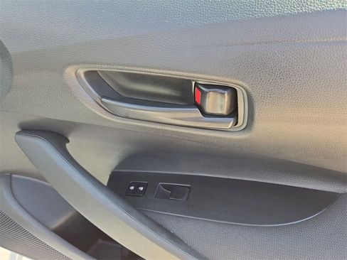 Used 2025 Toyota Corolla LE image 29
