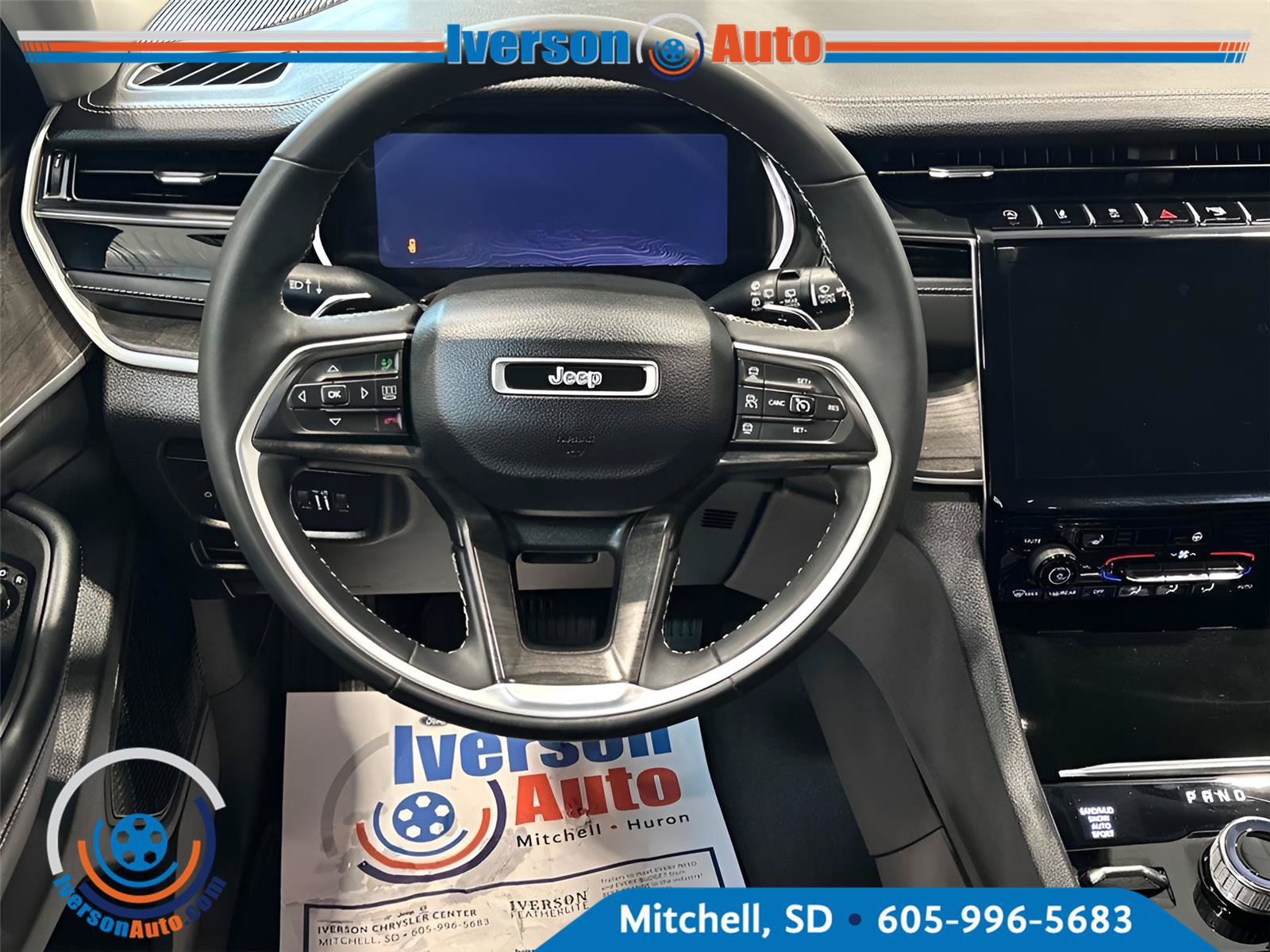 Used 2023 Jeep Grand Cherokee Limited AWD/4WD image 29