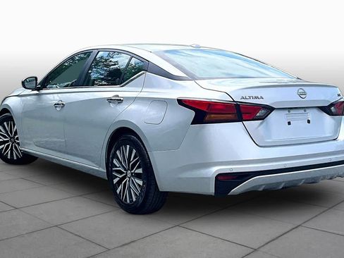 Used 2024 Nissan Altima 2.5 SV FWD image 12