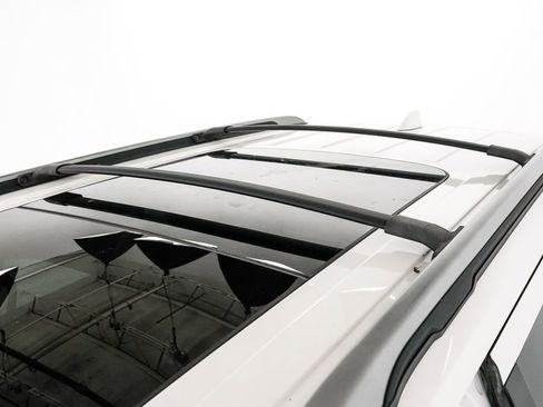 Used 2017 Ford Explorer XLT w/ Equipment Group 202A image 5