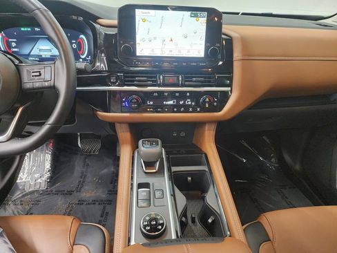 Used 2025 Nissan Pathfinder Platinum AWD/4WD image 17