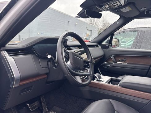 Certified 2024 Land Rover Range Rover Long Wheelbase SE image 3