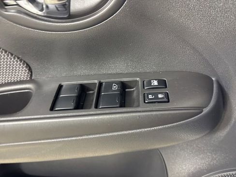 Used 2015 Nissan Versa SV image 29