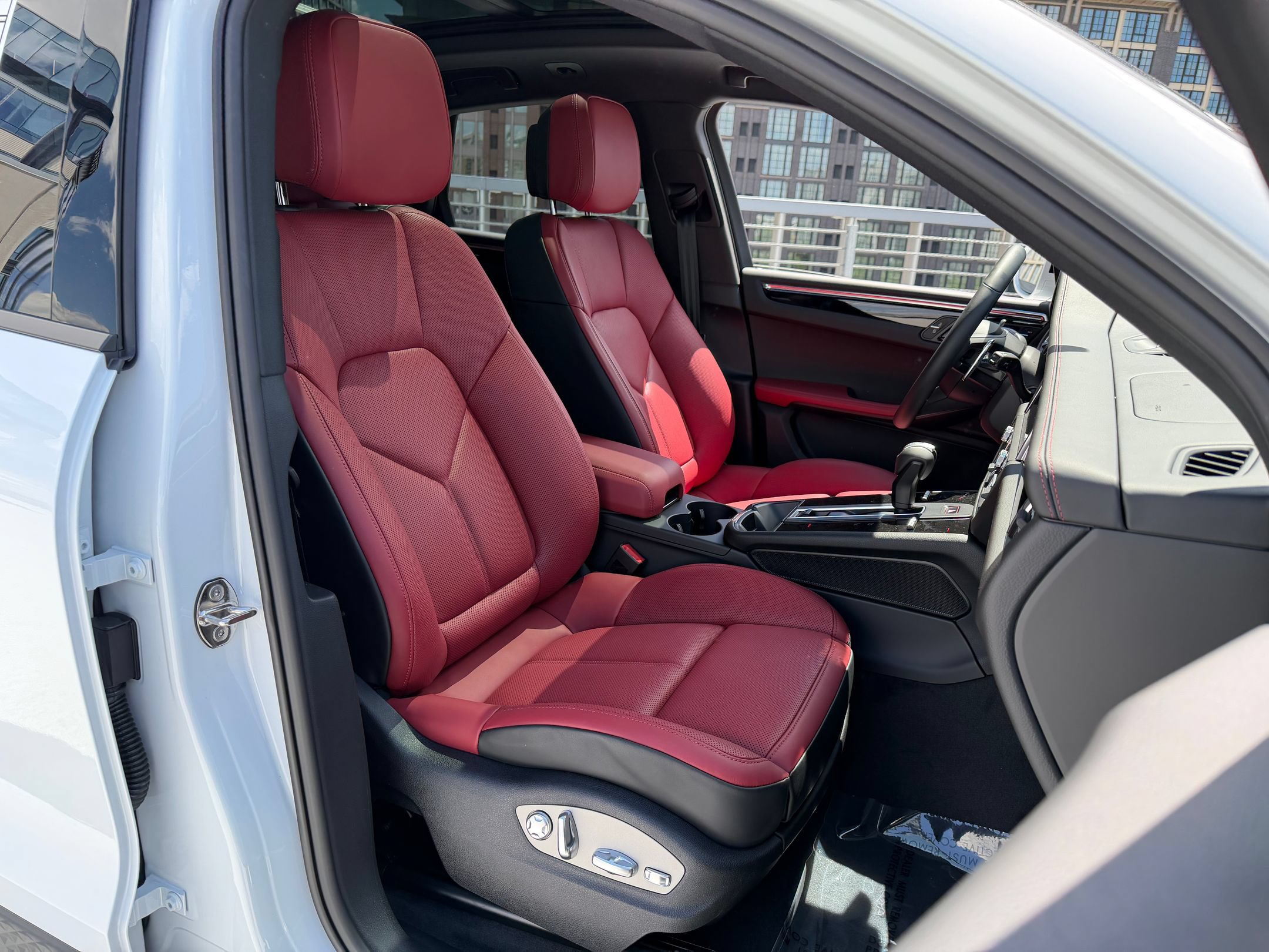 Certified 2026 Porsche Macan AWD/4WD image 14