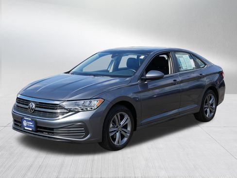 Certified 2023 Volkswagen Jetta SE FWD image 3