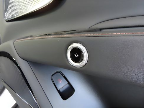 New 2025 Maserati Grecale Folgore image 15