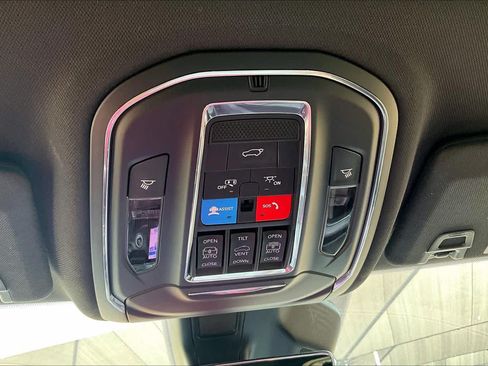 Used 2025 Jeep Grand Cherokee L Limited w/ Luxury Tech Group II AWD/4WD image 33