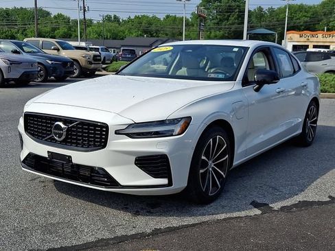 Certified 2025 Volvo S60 T8 Plus AWD/4WD image 3