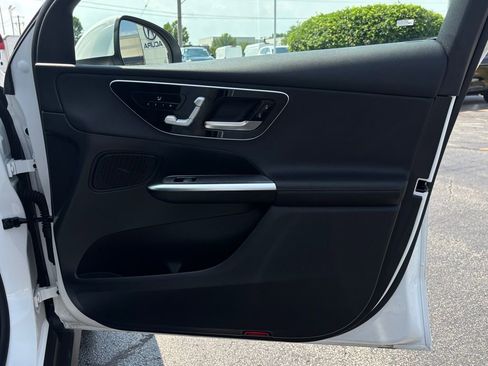 Used 2025 Mercedes-Benz GLC 300 4MATIC image 15