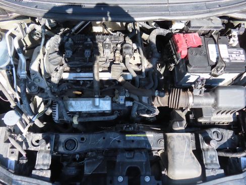 Used 2024 Nissan Versa SR FWD image 10