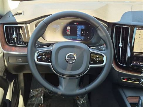 Used 2024 Volvo XC60 B5 Plus AWD/4WD image 13