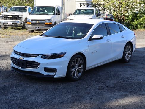 Used 2017 Chevrolet Malibu Premier w/ Driver Confidence Package FWD image 16