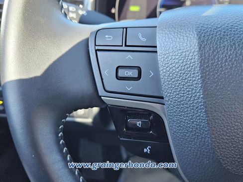 Used 2025 Toyota Camry SE image 19