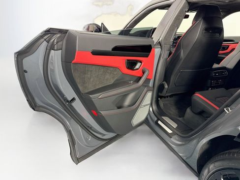 Used 2024 Lamborghini Urus S AWD/4WD image 36