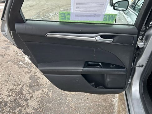 Used 2015 Ford Fusion SE image 13