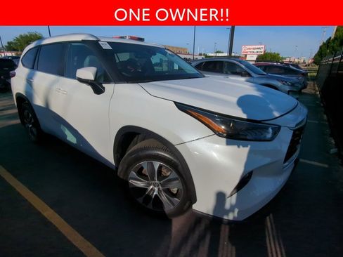 Used 2023 Toyota Highlander XLE AWD/4WD image 3