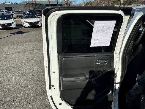 Certified 2023 Nissan Frontier SV w/ Midnight Edition Package image 21