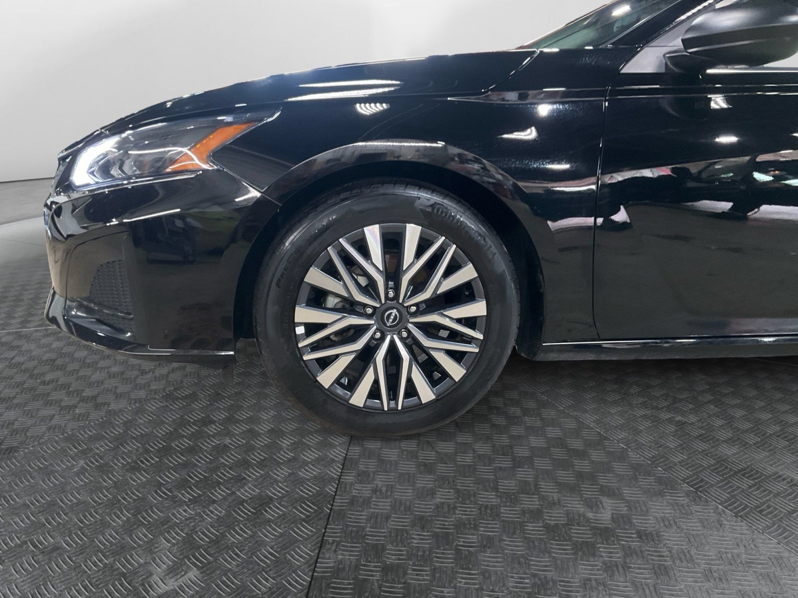 Used 2025 Nissan Altima 2.5 SV FWD image 16
