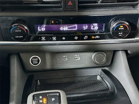 Used 2023 Nissan Rogue SV image 17