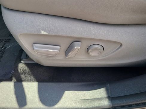 Used 2022 Toyota Highlander XLE image 25