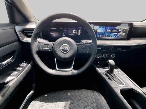 Used 2025 Nissan Kicks SV w/ Charging Package FWD image 6