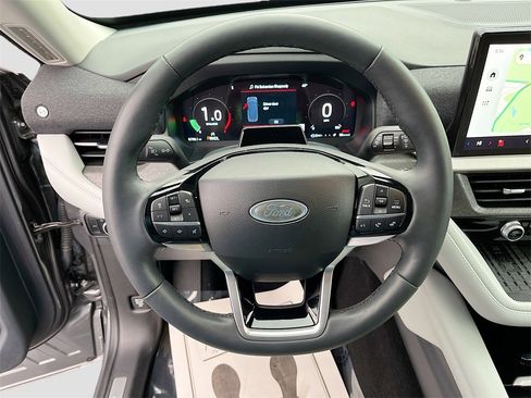 Used 2025 Ford Explorer Platinum w/ Ultimate Package image 10