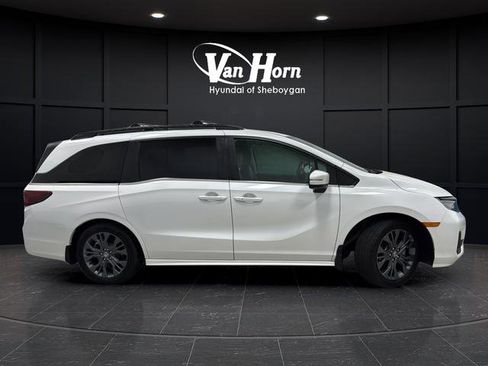 Used 2025 Honda Odyssey Touring image 8