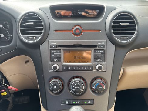 Used 2009 Kia Rondo LX FWD image 25