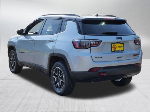 Used 2025 Jeep Compass Trailhawk AWD/4WD image 5