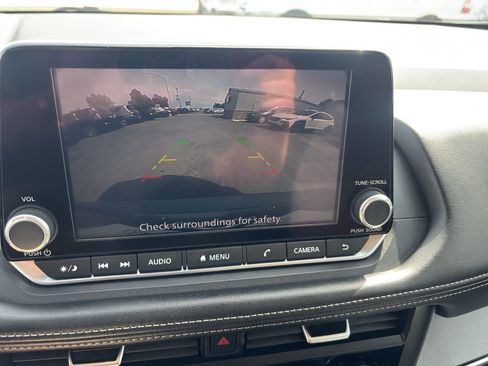Used 2025 Nissan Rogue SV AWD/4WD image 18