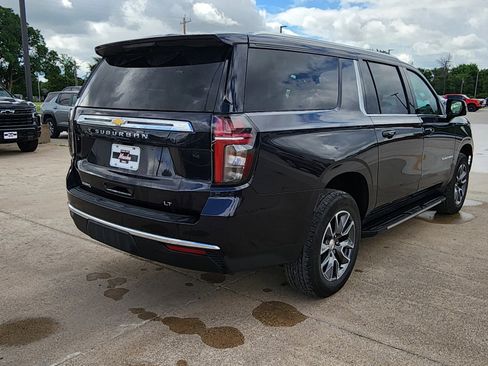 Used 2024 Chevrolet Suburban LT w/ Luxury Package AWD/4WD image 5